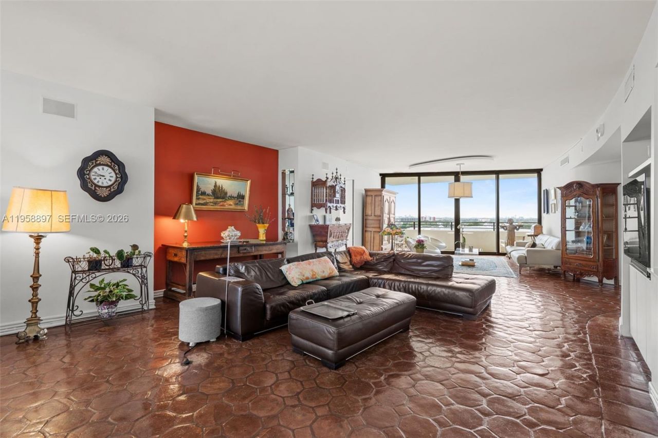 720 NE 69th St, Unit 11S, Miami, FL 33138 Photo