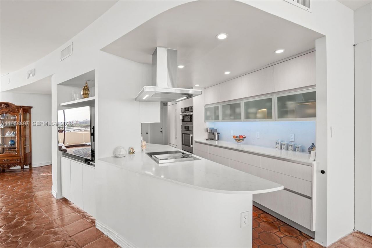 720 NE 69th St, Unit 11S, Miami, FL 33138 Photo