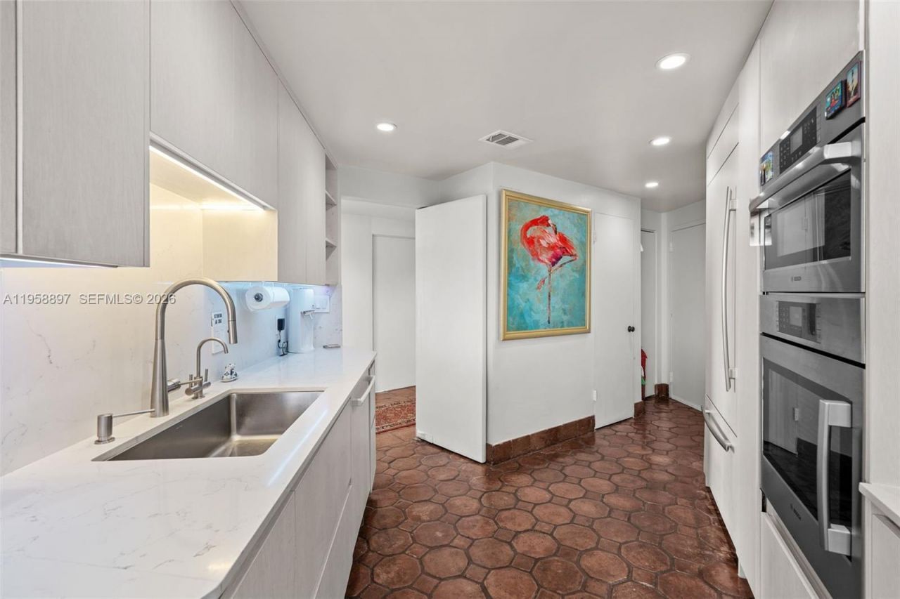 720 NE 69th St, Unit 11S, Miami, FL 33138 Photo