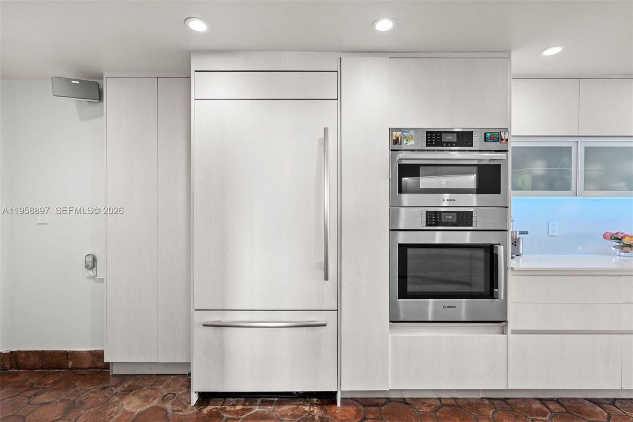 720 NE 69th St, Unit 11S, Miami, FL 33138 Photo