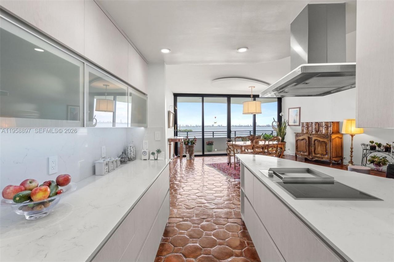 720 NE 69th St, Unit 11S, Miami, FL 33138 Photo