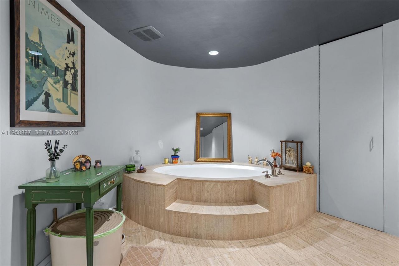 720 NE 69th St, Unit 11S, Miami, FL 33138 Photo