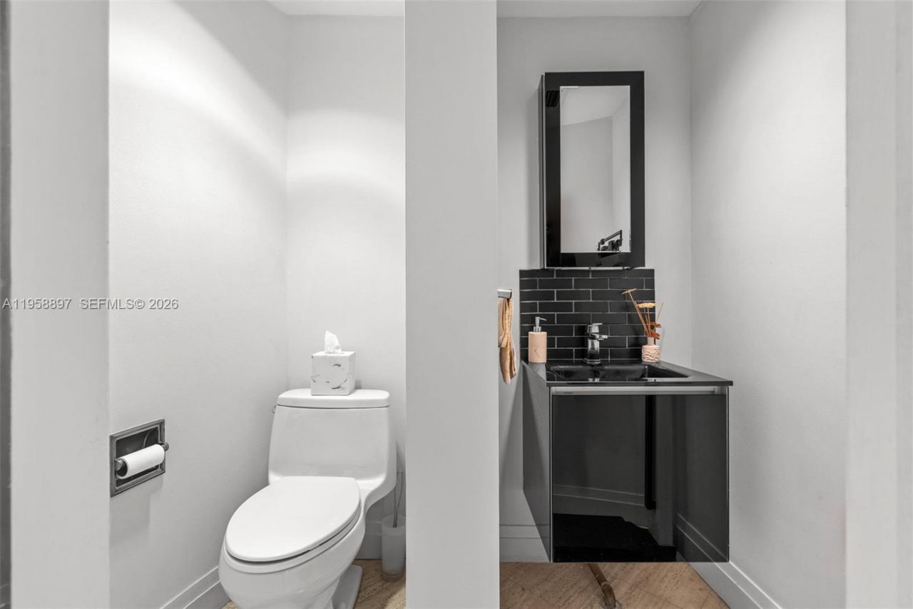 720 NE 69th St, Unit 11S, Miami, FL 33138 Photo