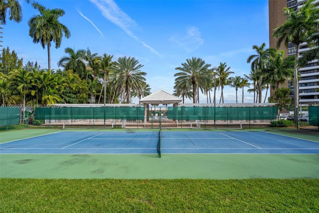 720 NE 69th St, Unit 11S, Miami, FL 33138 Photo