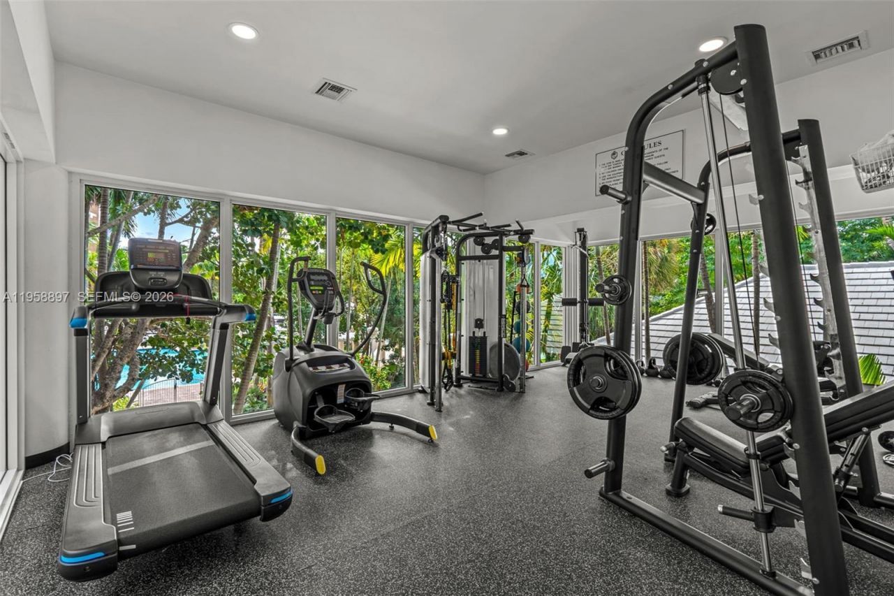 720 NE 69th St, Unit 11S, Miami, FL 33138 Photo