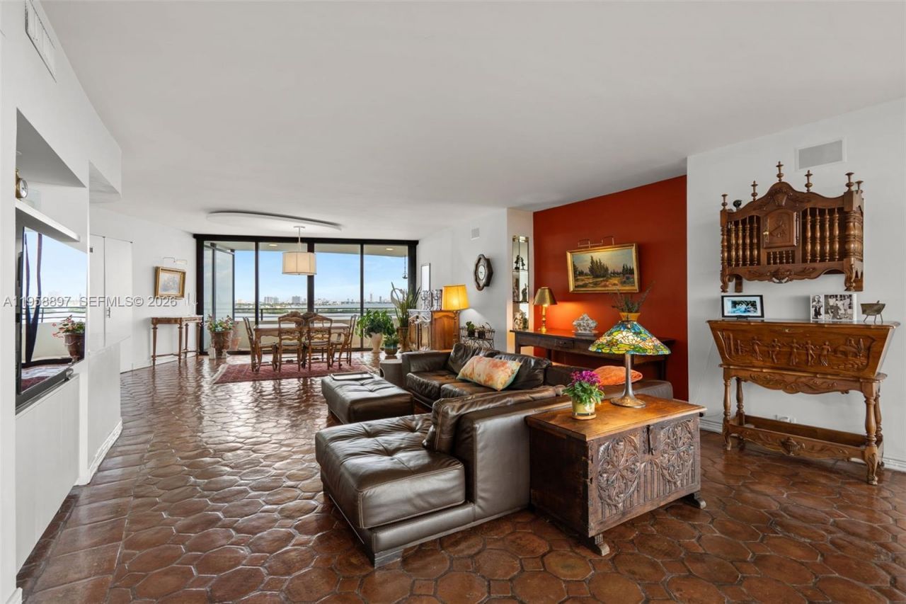 720 NE 69th St, Unit 11S, Miami, FL 33138 Photo