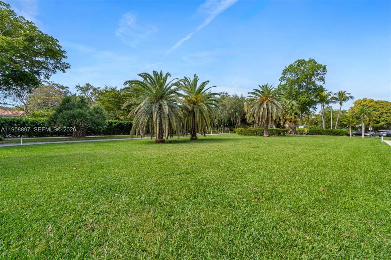 720 NE 69th St, Unit 11S, Miami, FL 33138 Photo