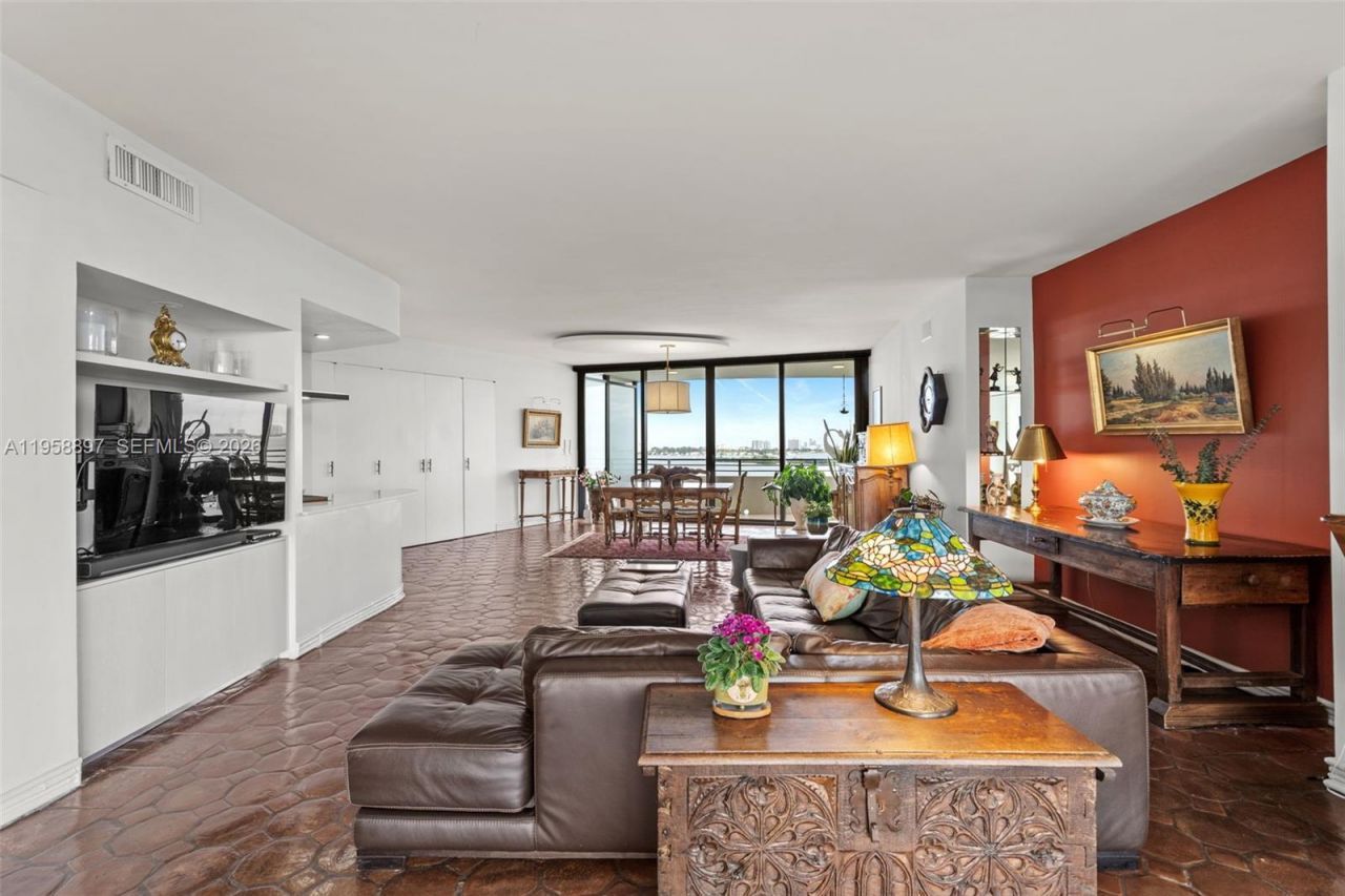 720 NE 69th St, Unit 11S, Miami, FL 33138 Photo