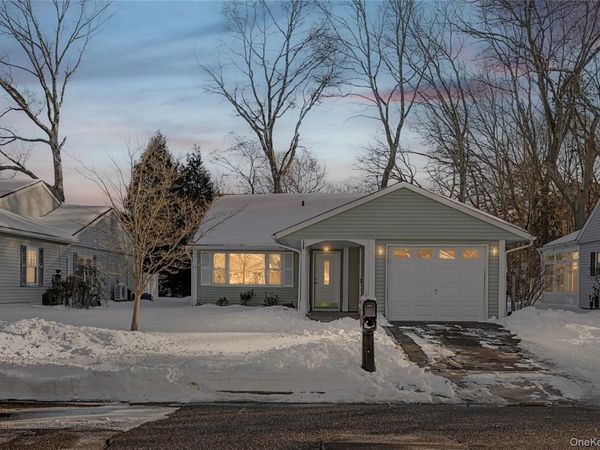 190 Edinburgh Drive , Ridge, NY 11961