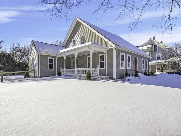 26 Maple St, Mendon, MA 01756