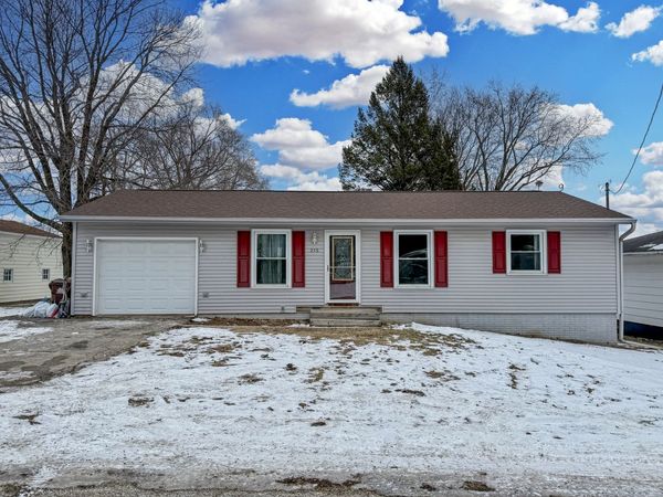 215 Baird Street, Dakota, IL 61018