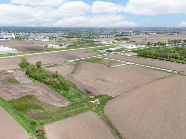 625 Aircom Drive, Marion, IA 52302