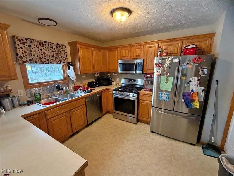 1461 Brookridge Avenue, Louisville, OH 44641 Photo 5