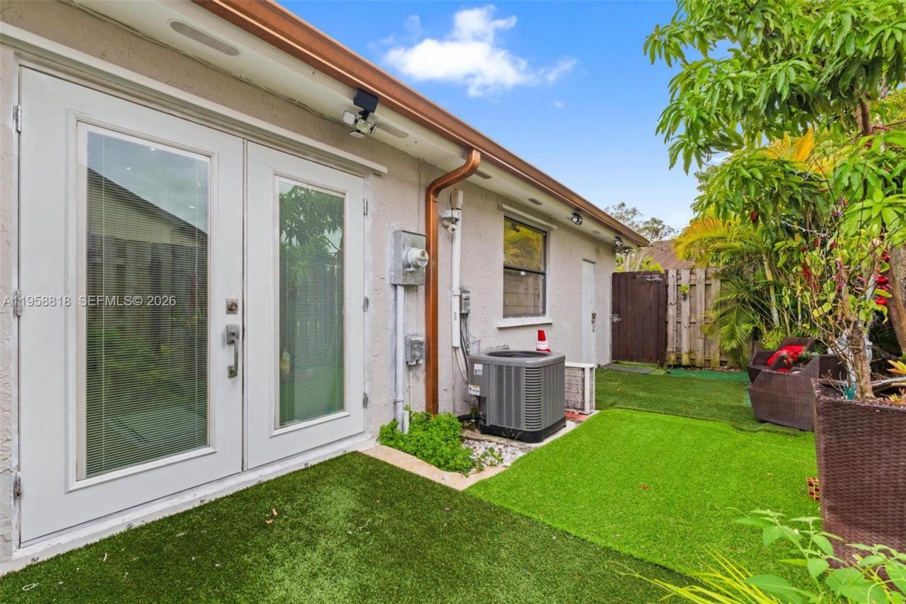 5018 SW 148th Pl, Miami, FL 33185 Photo