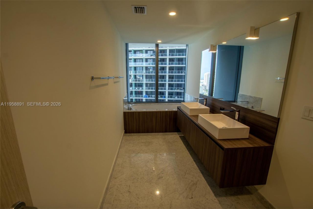 1000 Brickell Plaza, Unit 2809, Miami, FL 33131 Photo