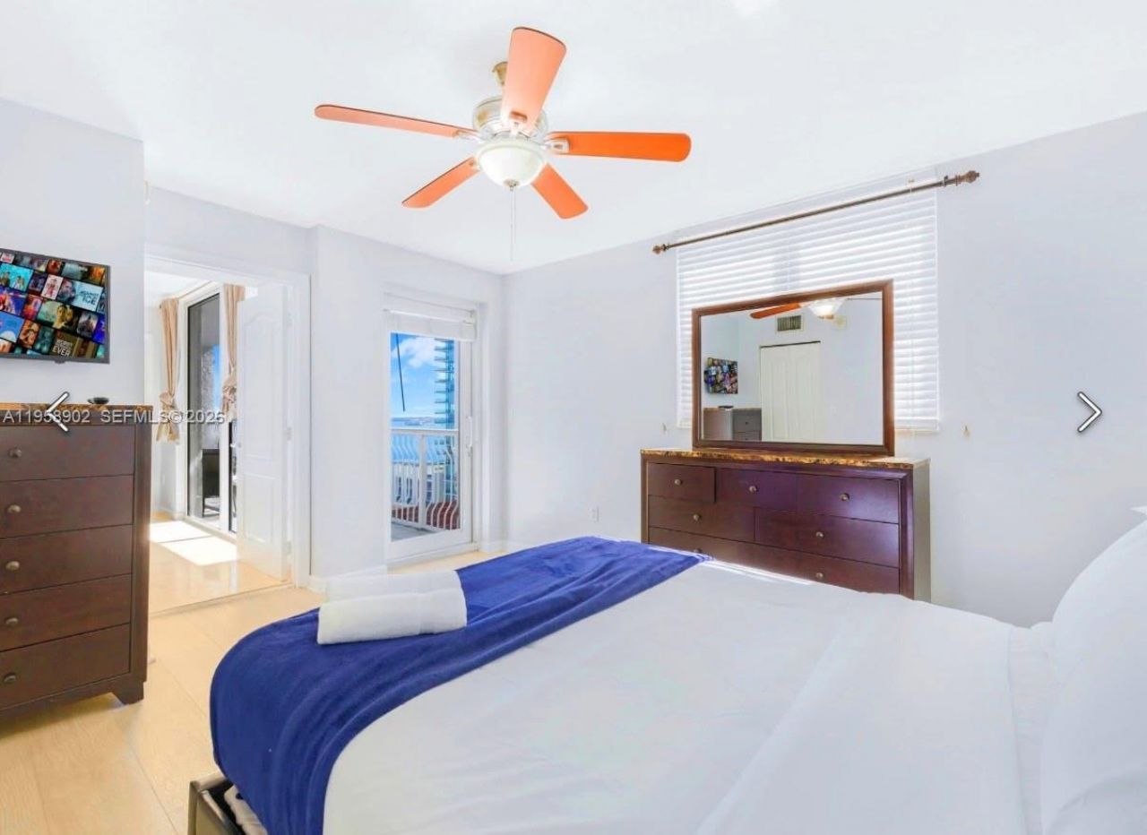 1200 Brickell Bay Dr, Unit 1509, Miami, FL 33131 Photo