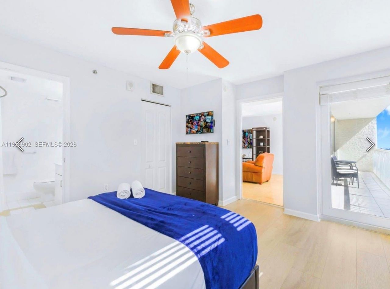 1200 Brickell Bay Dr, Unit 1509, Miami, FL 33131 Photo