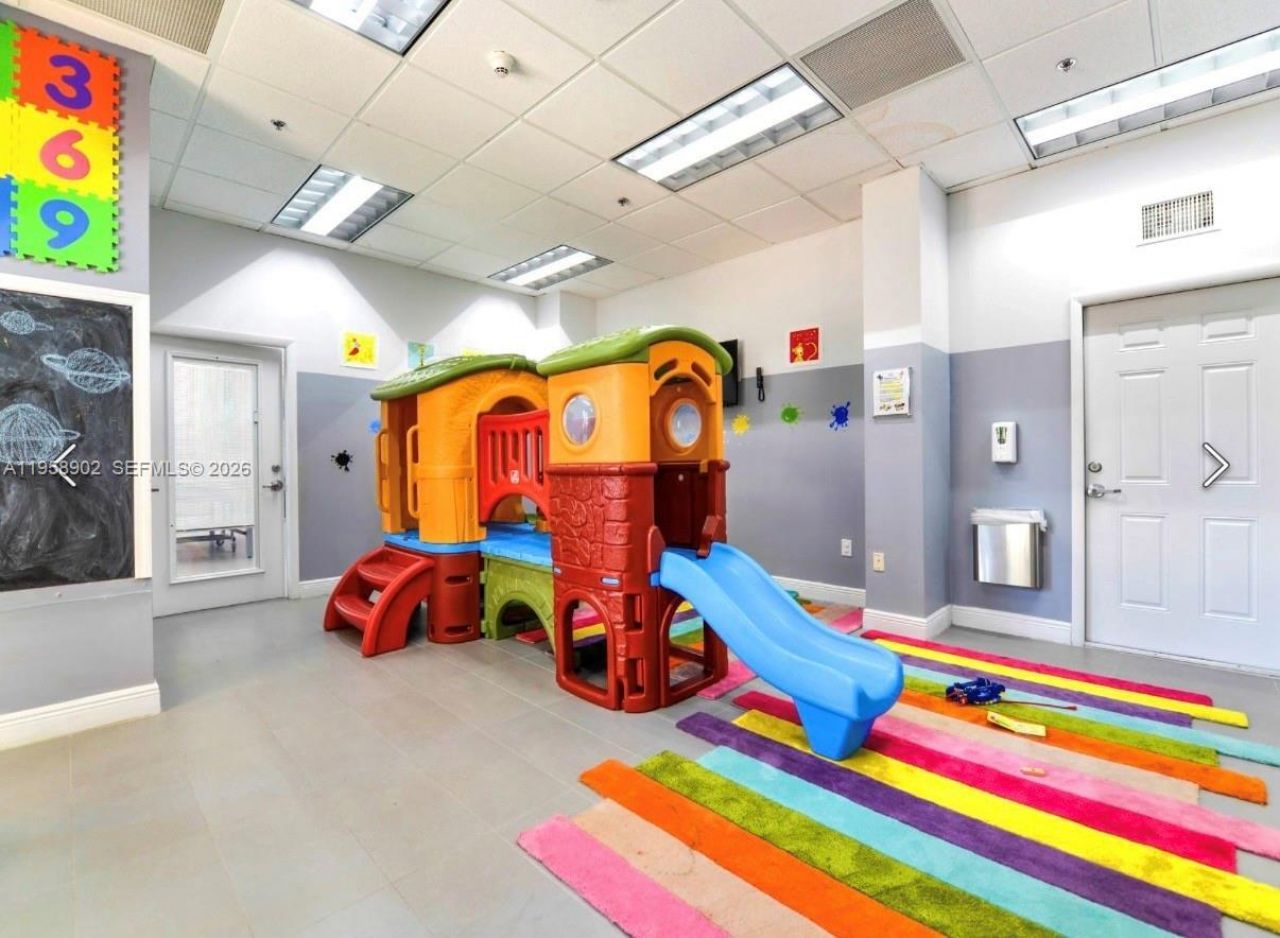 1200 Brickell Bay Dr, Unit 1509, Miami, FL 33131 Photo