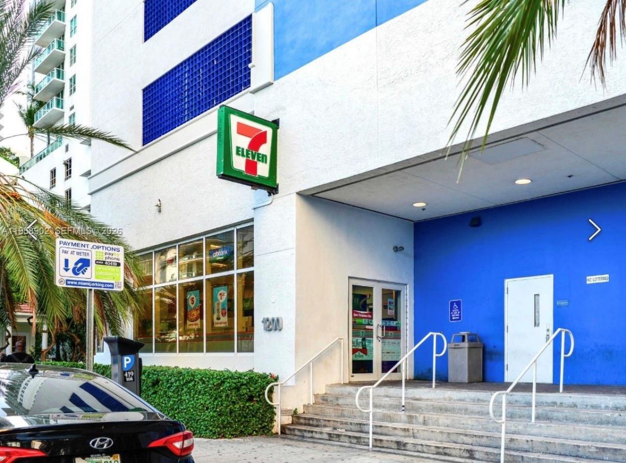 1200 Brickell Bay Dr, Unit 1509, Miami, FL 33131 Photo