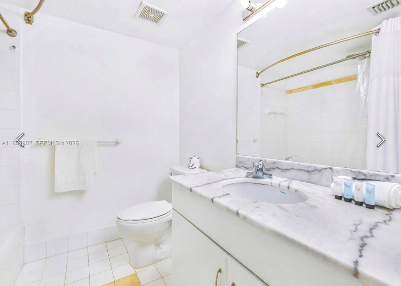 1200 Brickell Bay Dr, Unit 1509, Miami, FL 33131 Photo