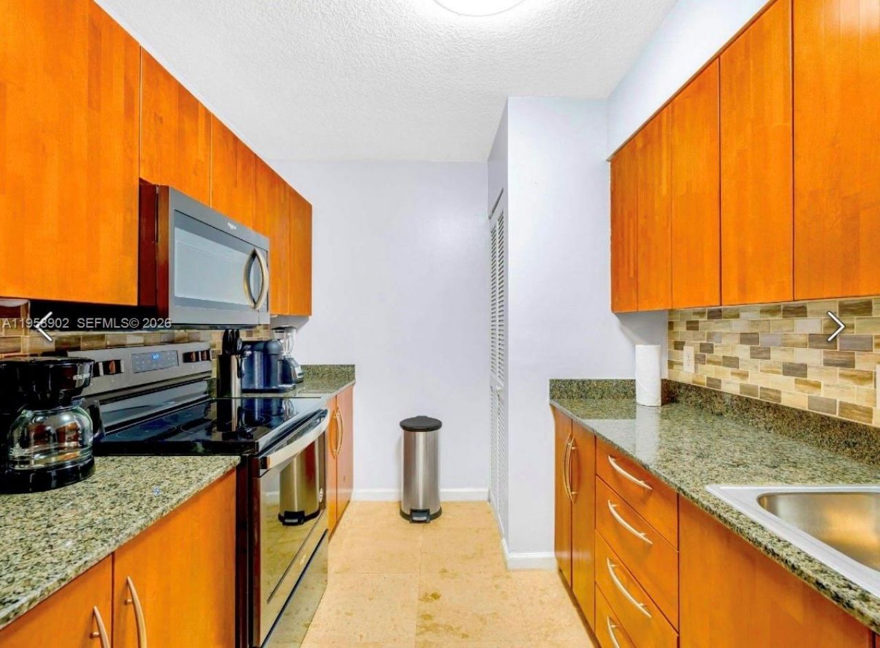 1200 Brickell Bay Dr, Unit 1509, Miami, FL 33131 Photo