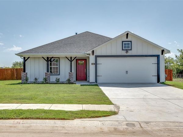 605 Finlee Way, Tioga, TX 76271