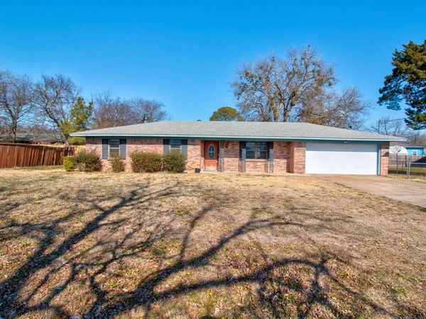 305 Gene Autry Drive, Tioga, TX 76271