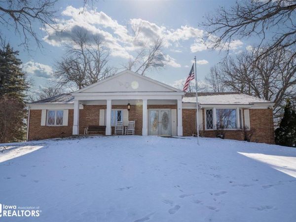 15 Timberlane Dr, Clear Lake, IA 50428