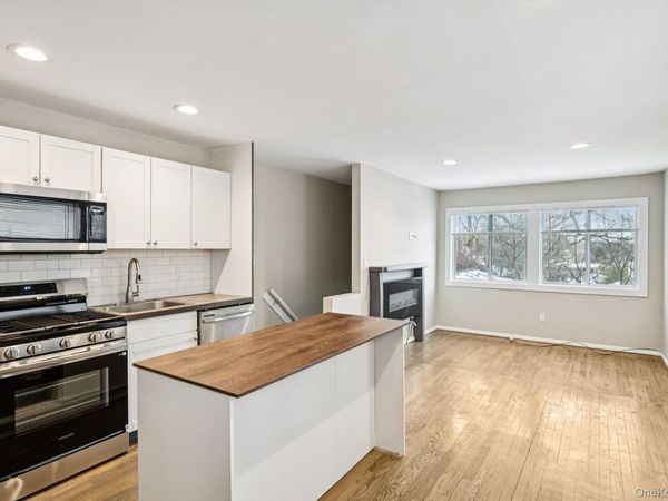 60 Marwood Road N, Unit B, Port Washington, NY 11050