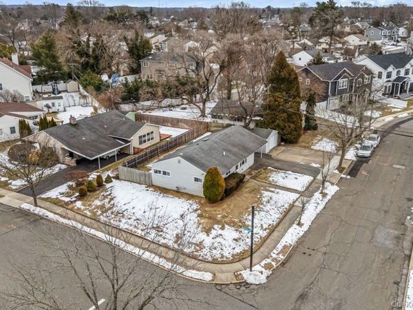 1 Virginia Road , Syosset, NY 11791