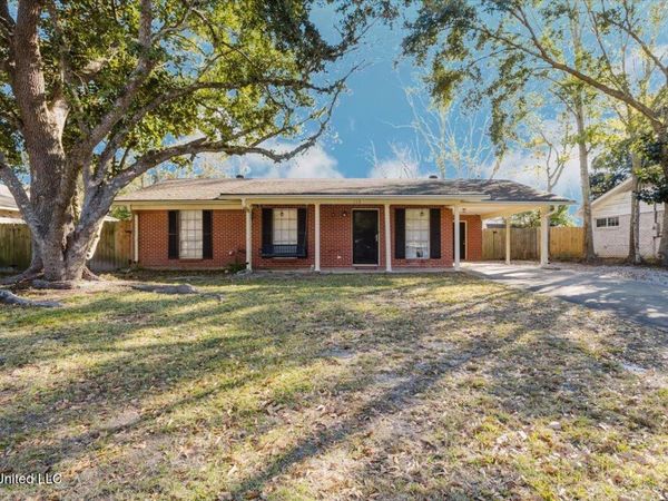 113 Colmer Circle, Ocean Springs, MS 39564