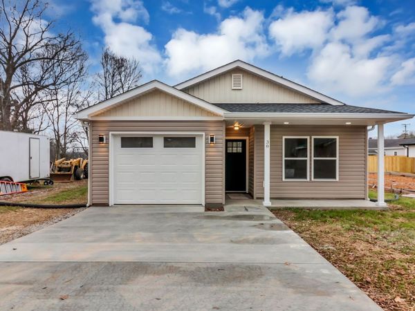 38 Warren St, Paris, TN 38242