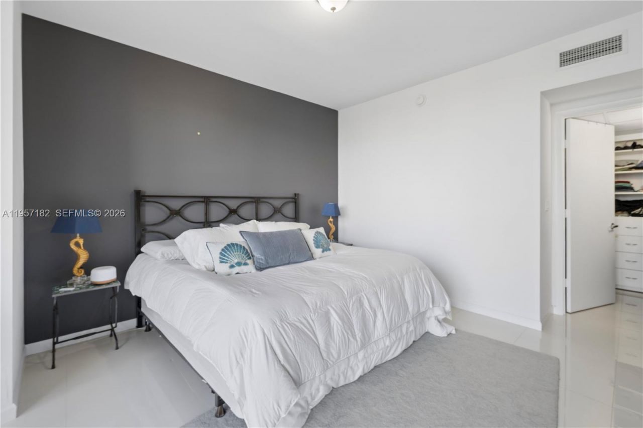 465 Brickell Ave , Unit 3804, Miami, FL 33131 Photo