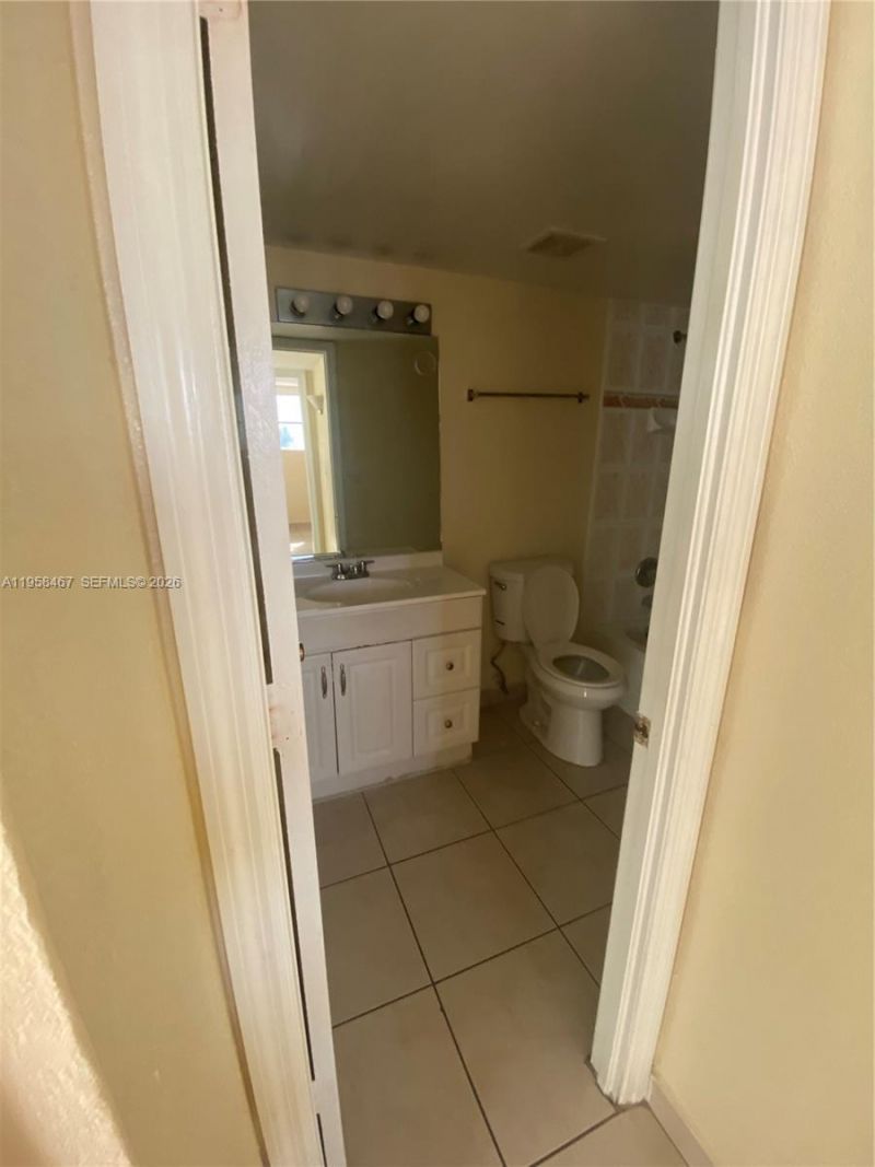 606 W 81st St , Unit 307, Hialeah, FL 33014 Photo