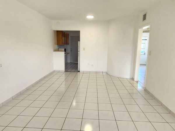 3670 SW 10th St, Unit 10B, Miami, FL 33135