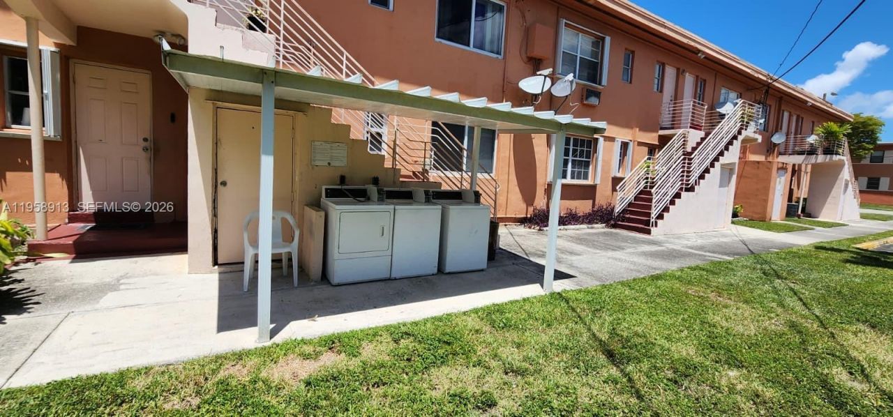 3670 SW 10th St, Unit 10B, Miami, FL 33135 Photo