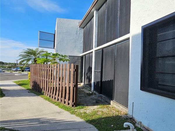 211 Lake Pointe Dr , Unit 102, Oakland Park, FL 33309