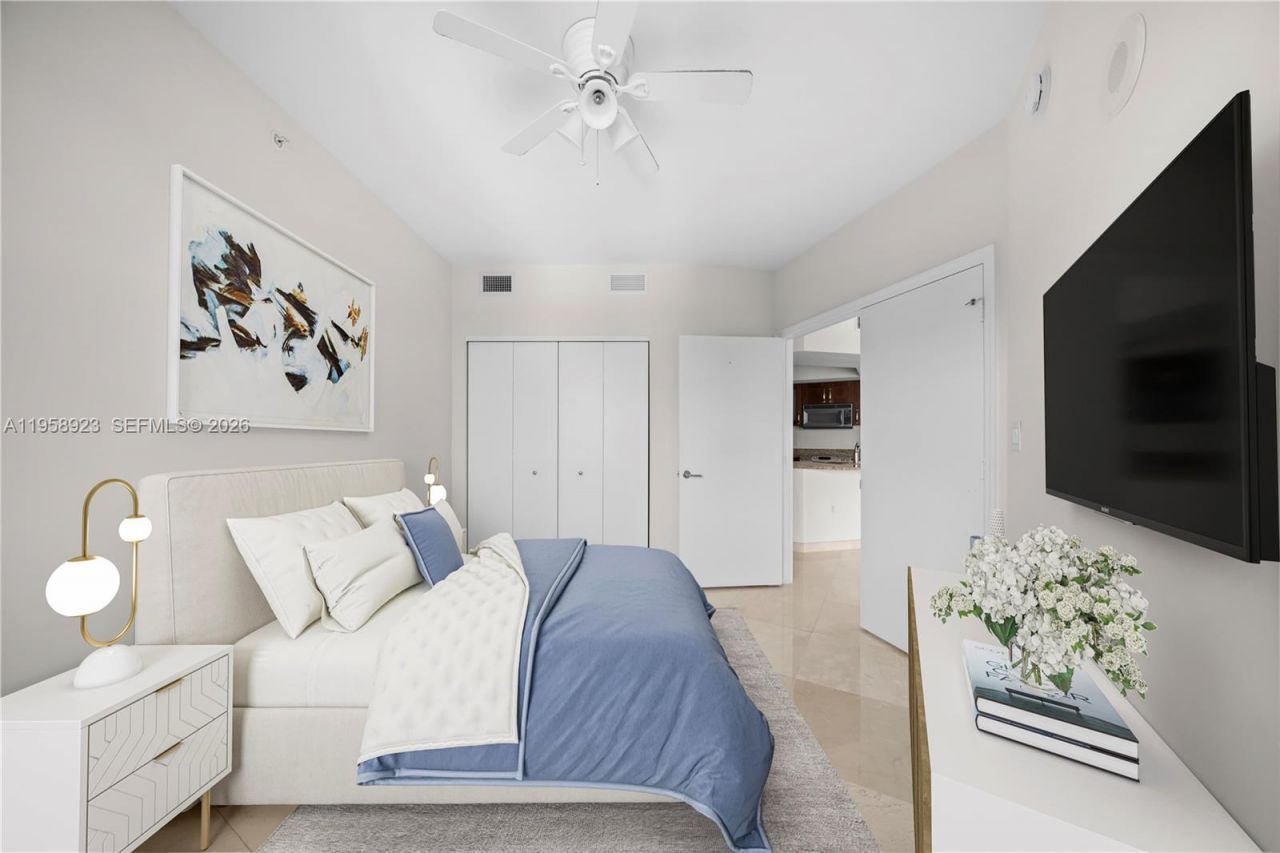 19900 E Country Club Dr , Unit 706, Aventura, FL 33180 Photo