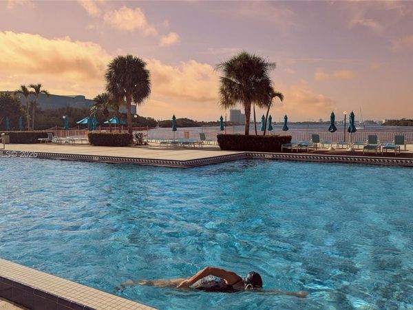 300 Bayview Dr, Unit 206, Sunny Isles Beach, FL 33160