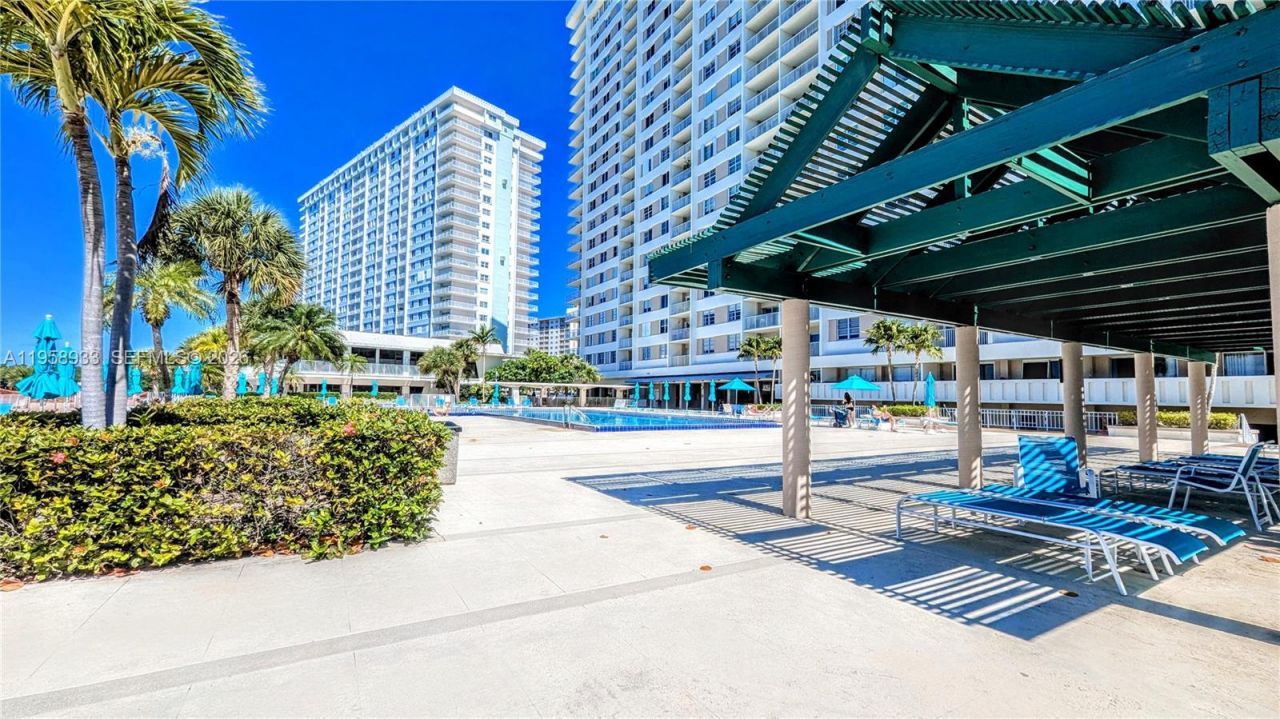 300 Bayview Dr, Unit 206, Sunny Isles Beach, FL 33160 Photo