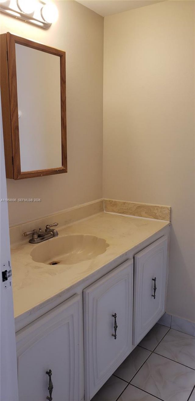 851 Three Islands Blvd, Unit 502, Hallandale Beach, FL 33009 Photo