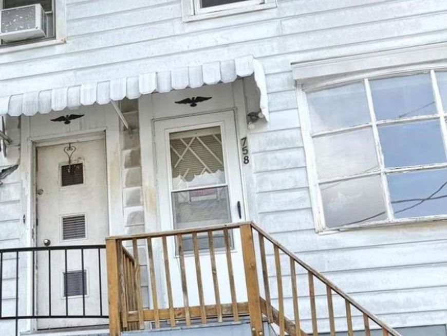758 W Walnut Street, Pottsville, PA 17901 Main Photo