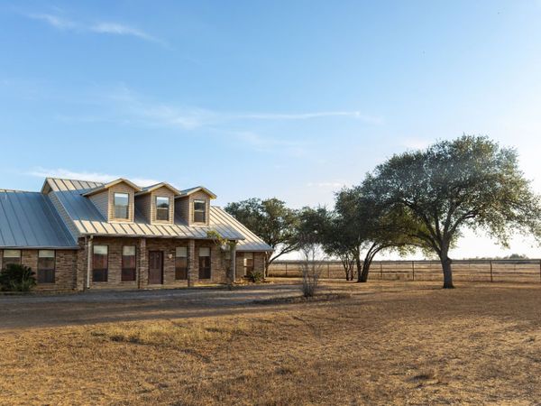 375 Bluntzer Rd, Jourdanton, TX 78026