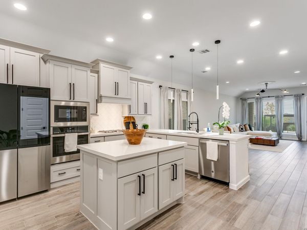 2134 knippa, San Antonio, TX 78253