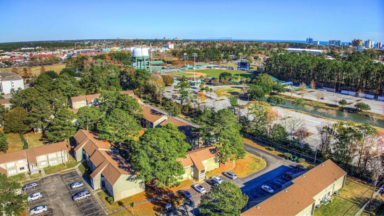 2000 Greens Blvd. Photo 17