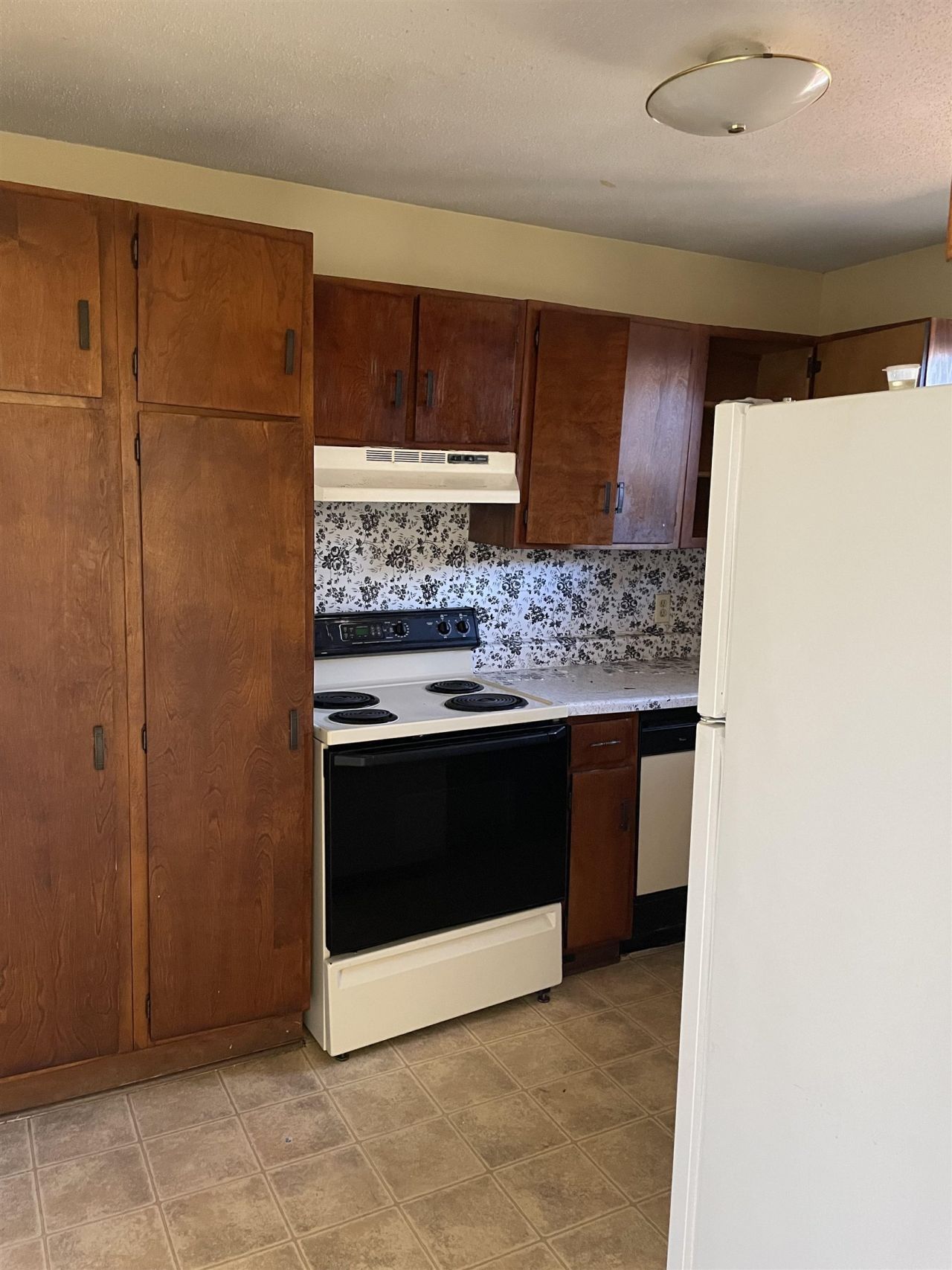 2000 Greens Blvd. Photo 9