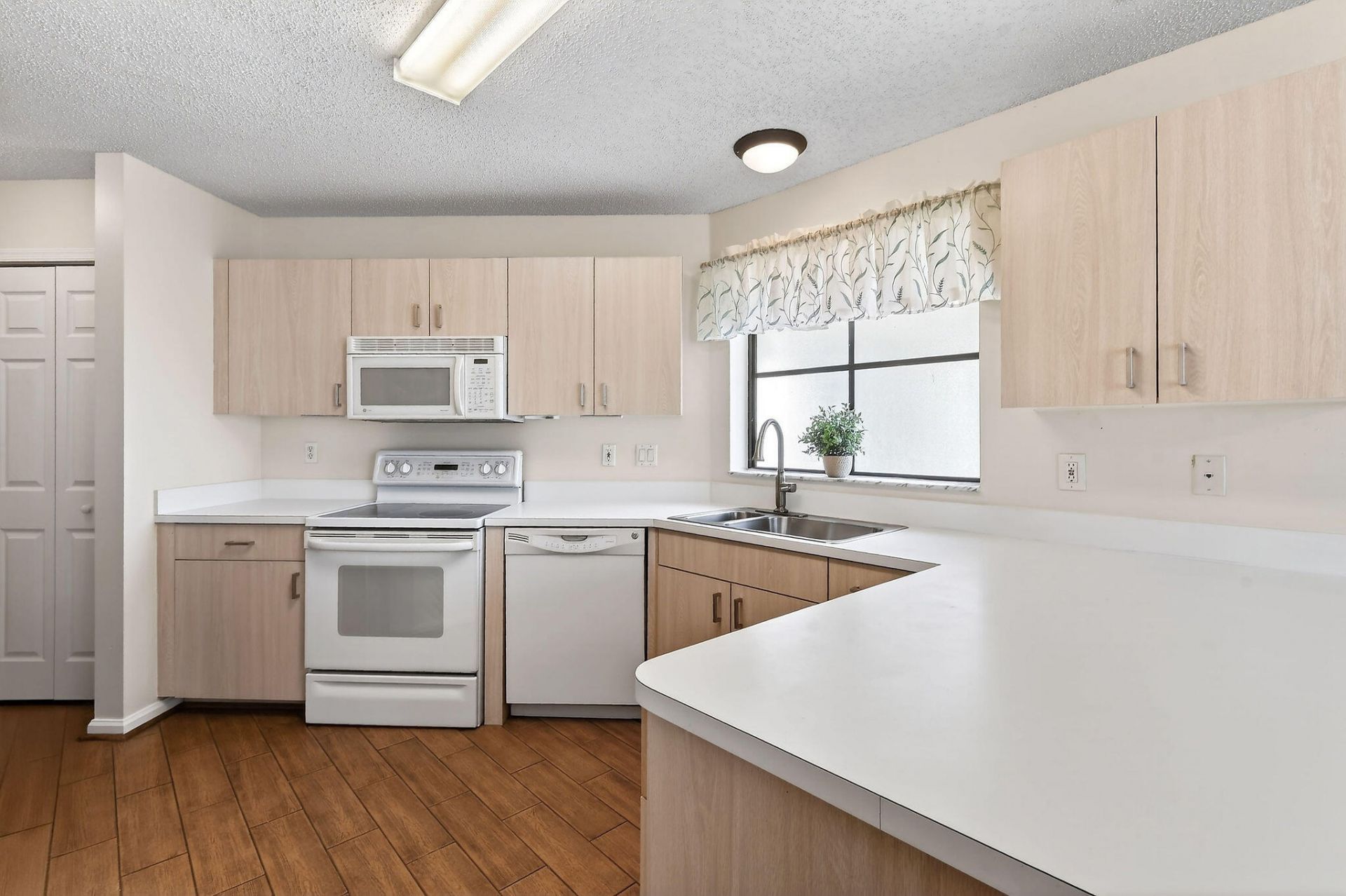 111 Weybridge Circle, Unit C, Royal Palm Beach, FL 33411 Photo