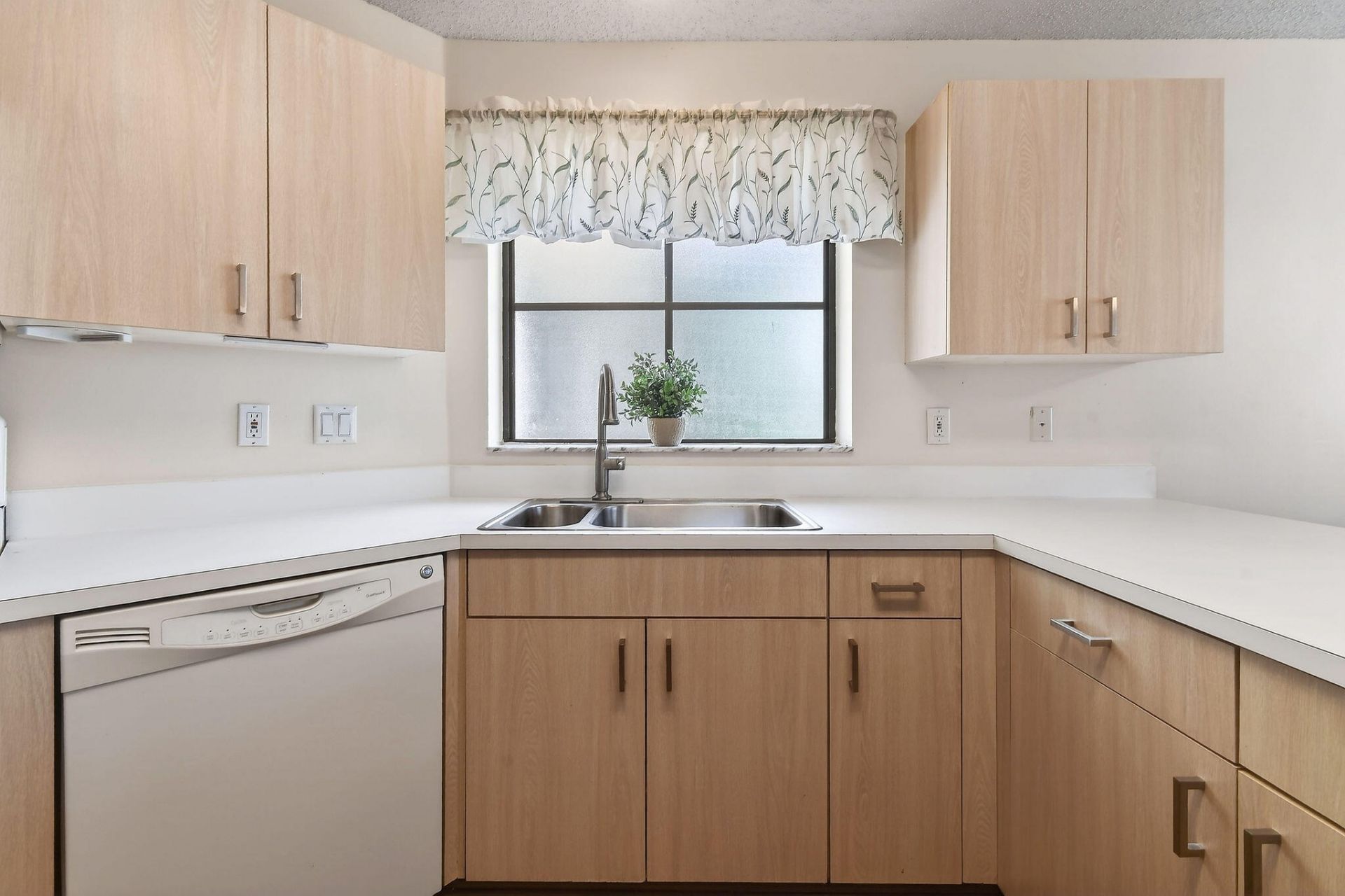 111 Weybridge Circle, Unit C, Royal Palm Beach, FL 33411 Photo