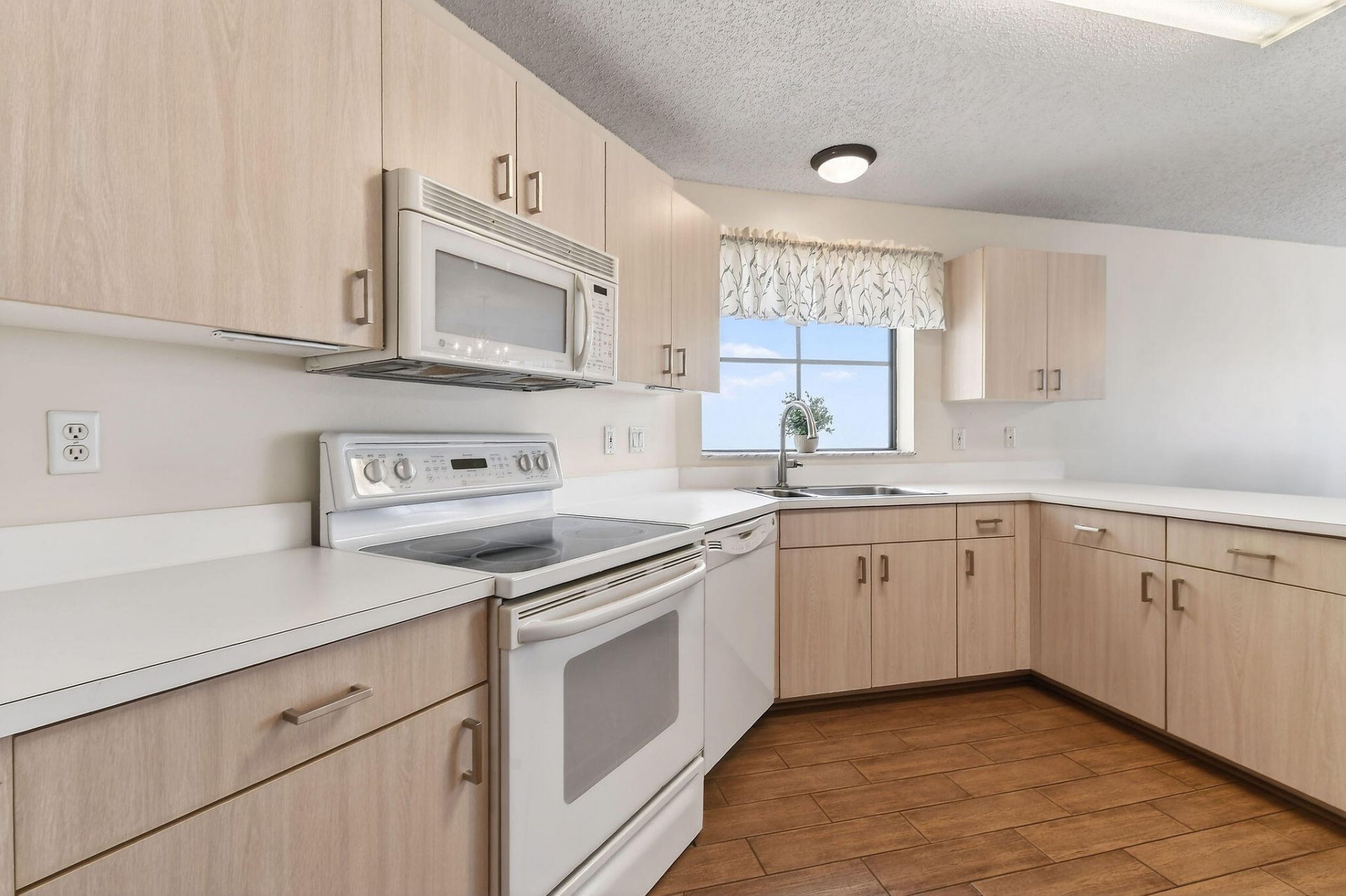 111 Weybridge Circle, Unit C, Royal Palm Beach, FL 33411 Photo