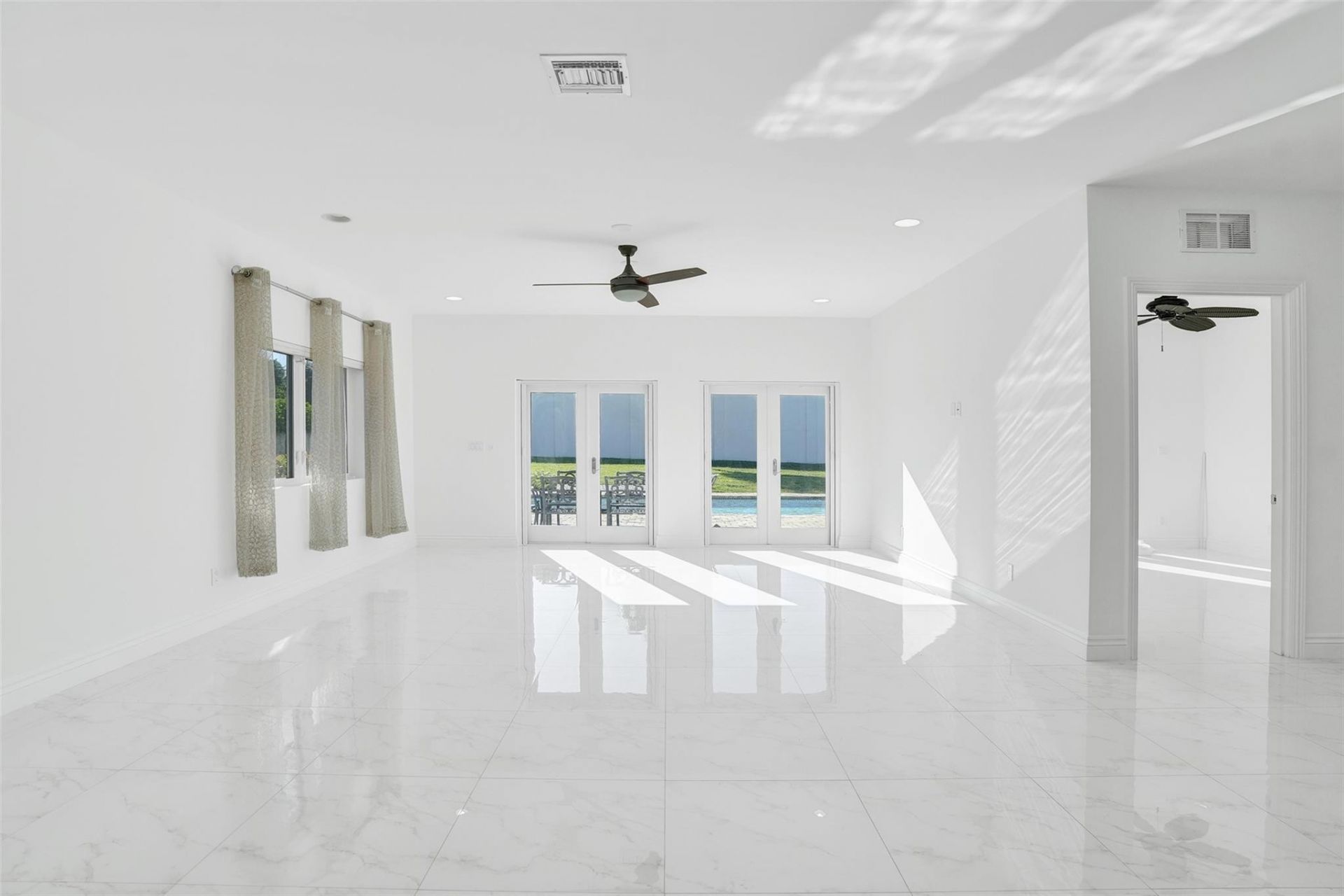 26 Cayuga Rd, Sea Ranch Lakes, FL 33308 Photo